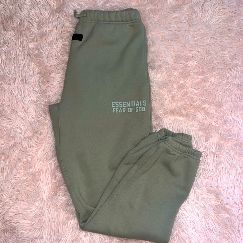 Essentials fear of god sweatpants, color seal, size child’s large adult small
